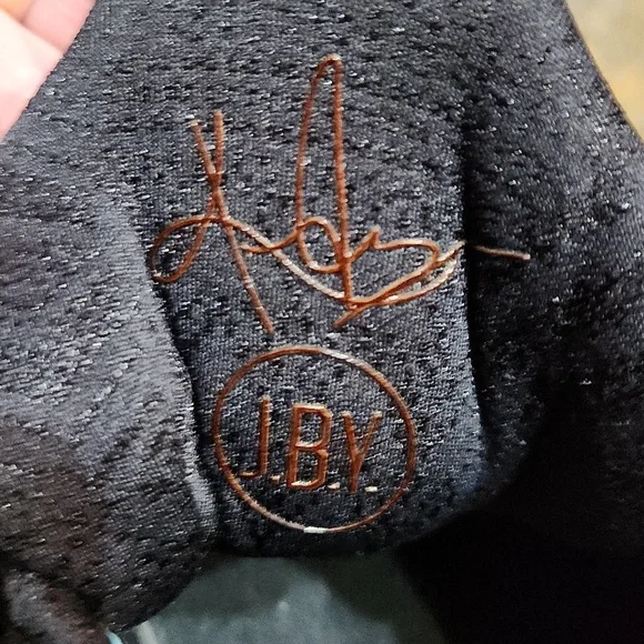 Nike Kyrie 2 Boys Size 7  Black History Month Edition Shoes Sneakers - Picture 8 of 8